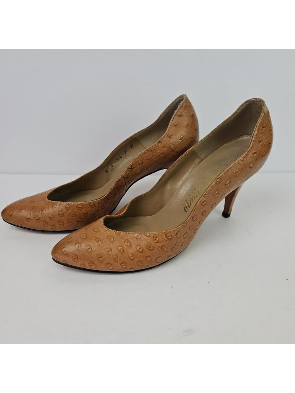 Vintage Amano Made In USA Genuine Leather Closed Toe Heels Size 8 Ostrich Brown